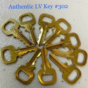 💯 Auth LV Spare Key #302